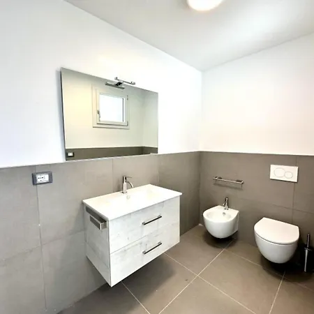 Near With Pool Access דירה *