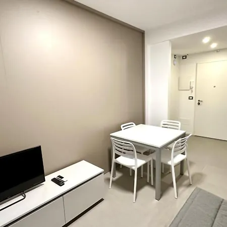 דירה Near With Pool Access *