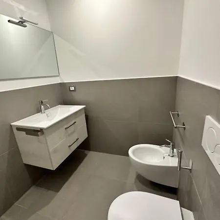 Near With Pool Access ביביונה
