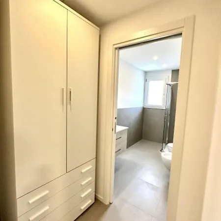 Near With Pool Access * ביביונה