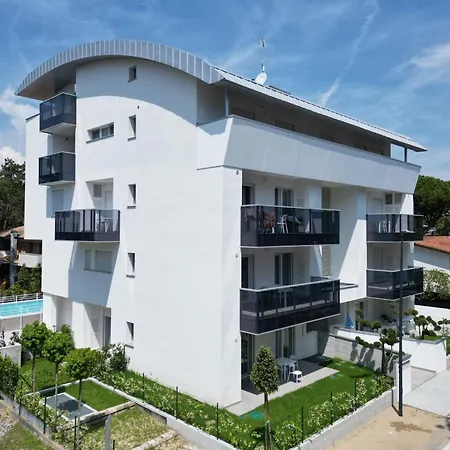 Near With Pool Access דירה ביביונה