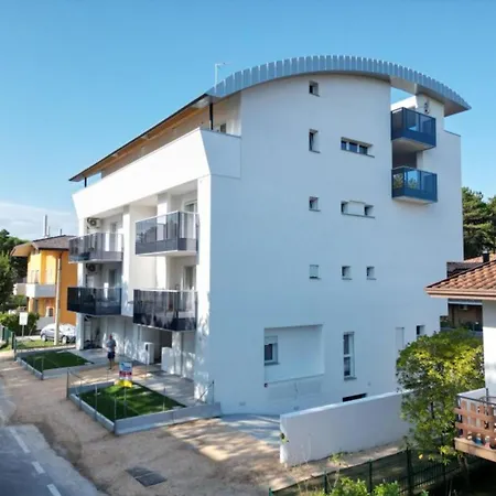 Near With Pool Access דירה *